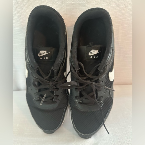 Nike Women’s Black and White Athletic Shoes, size 8.5 - Picture 6 of 8